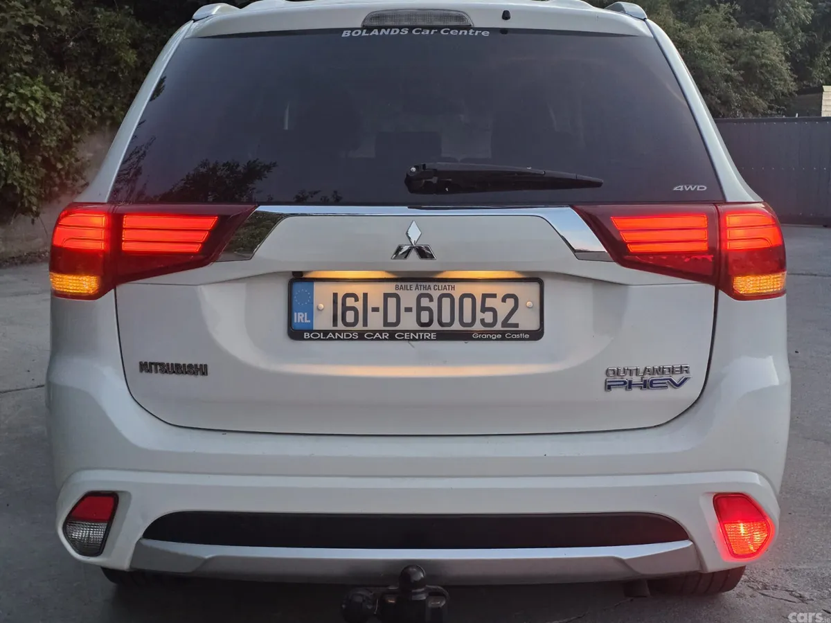 Mitsubishi Outlander SUV, Petrol Plug-in Hybrid, 2016, White
