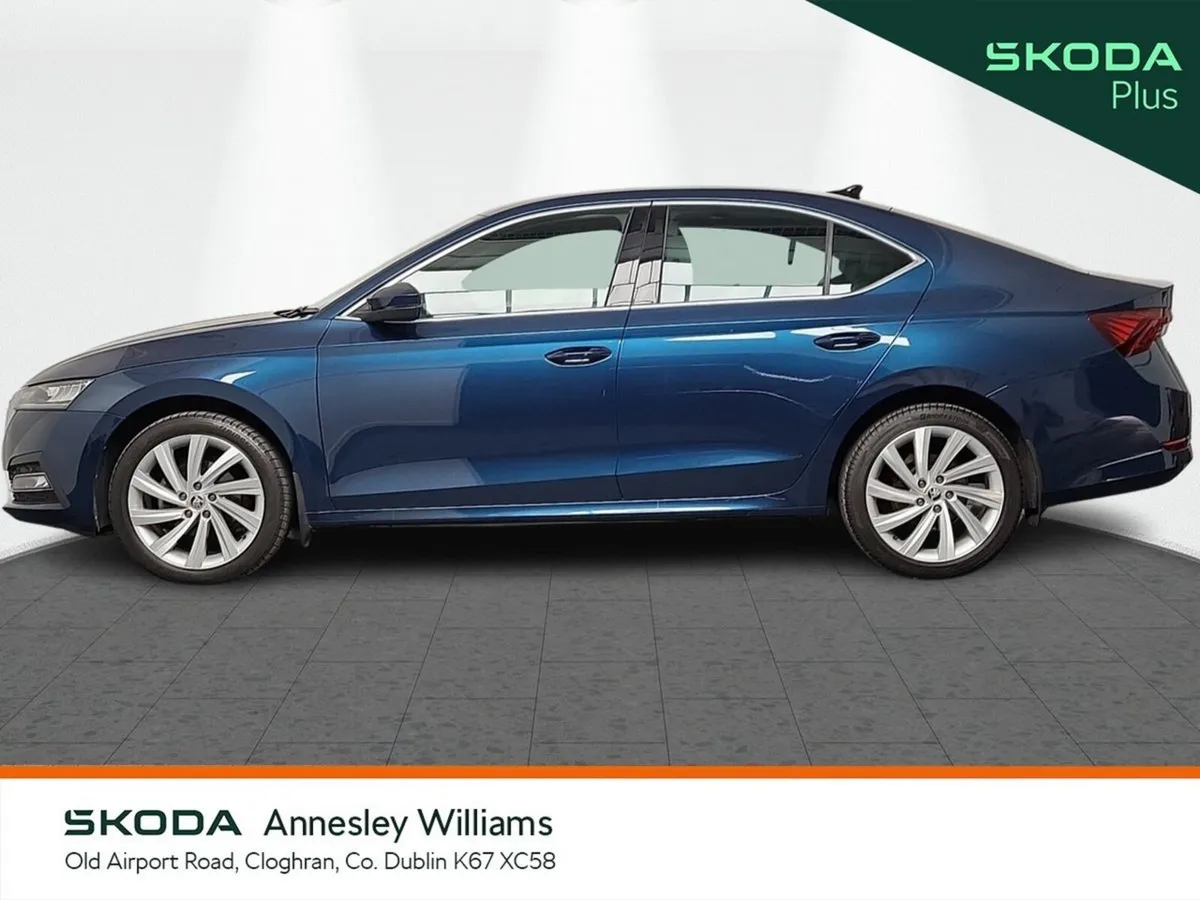 Skoda Octavia Saloon, Petrol, 2023, Blue