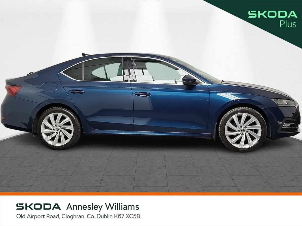 Skoda Octavia Saloon, Petrol, 2023, Blue