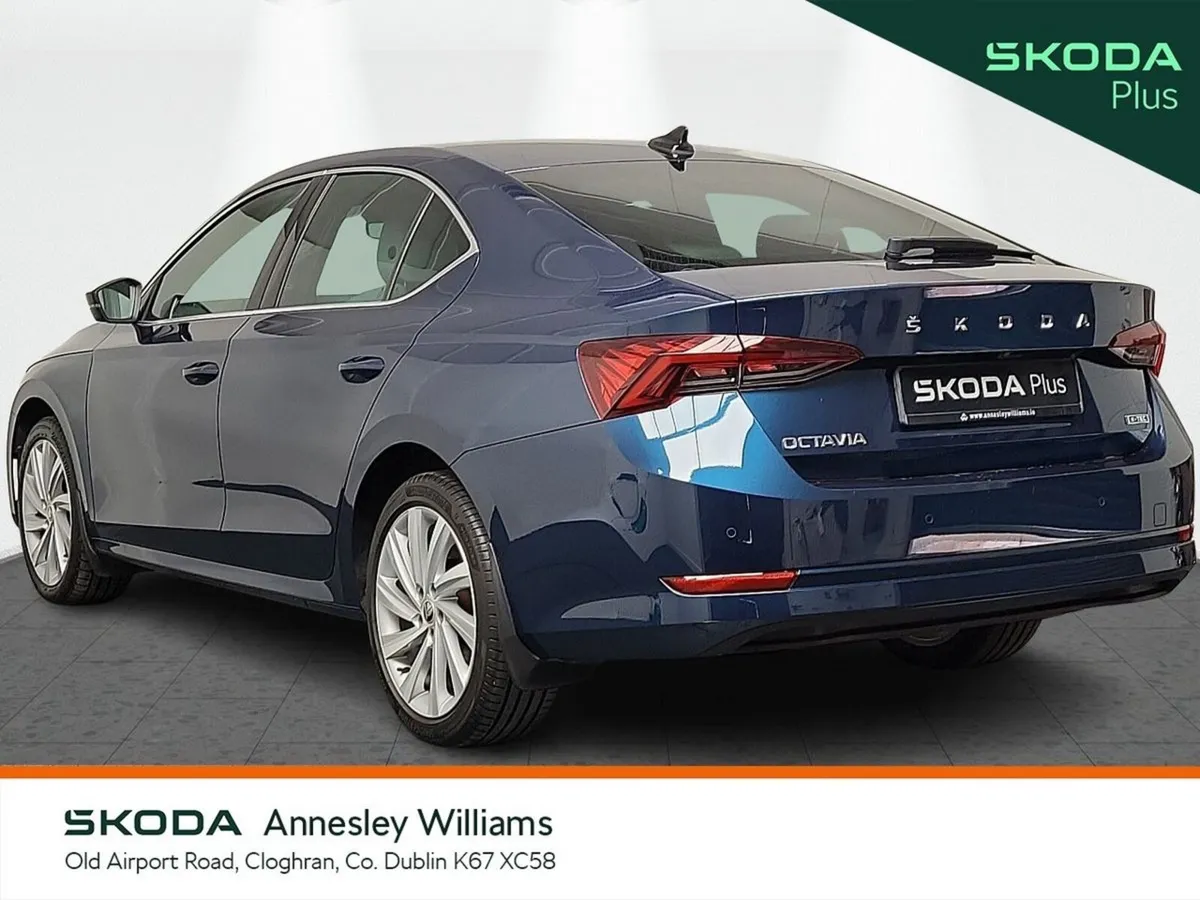Skoda Octavia Saloon, Petrol, 2023, Blue