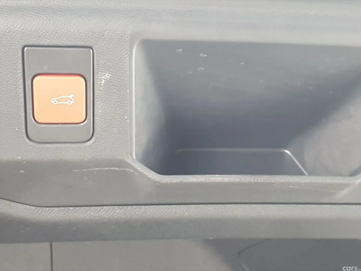 Peugeot 5008 SUV, Electric, 2024, Blue