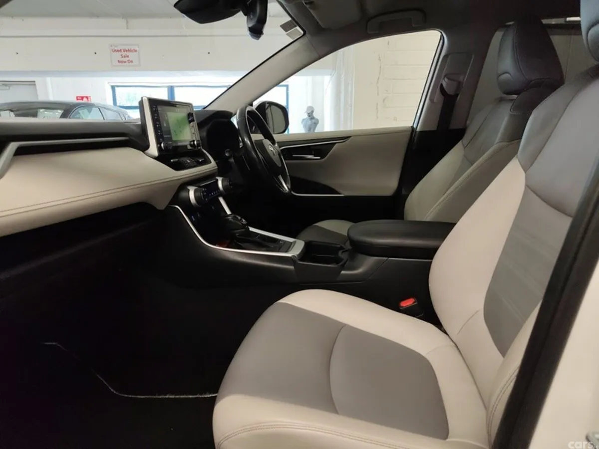 Toyota RAV4 SUV, Petrol Hybrid, 2019, White