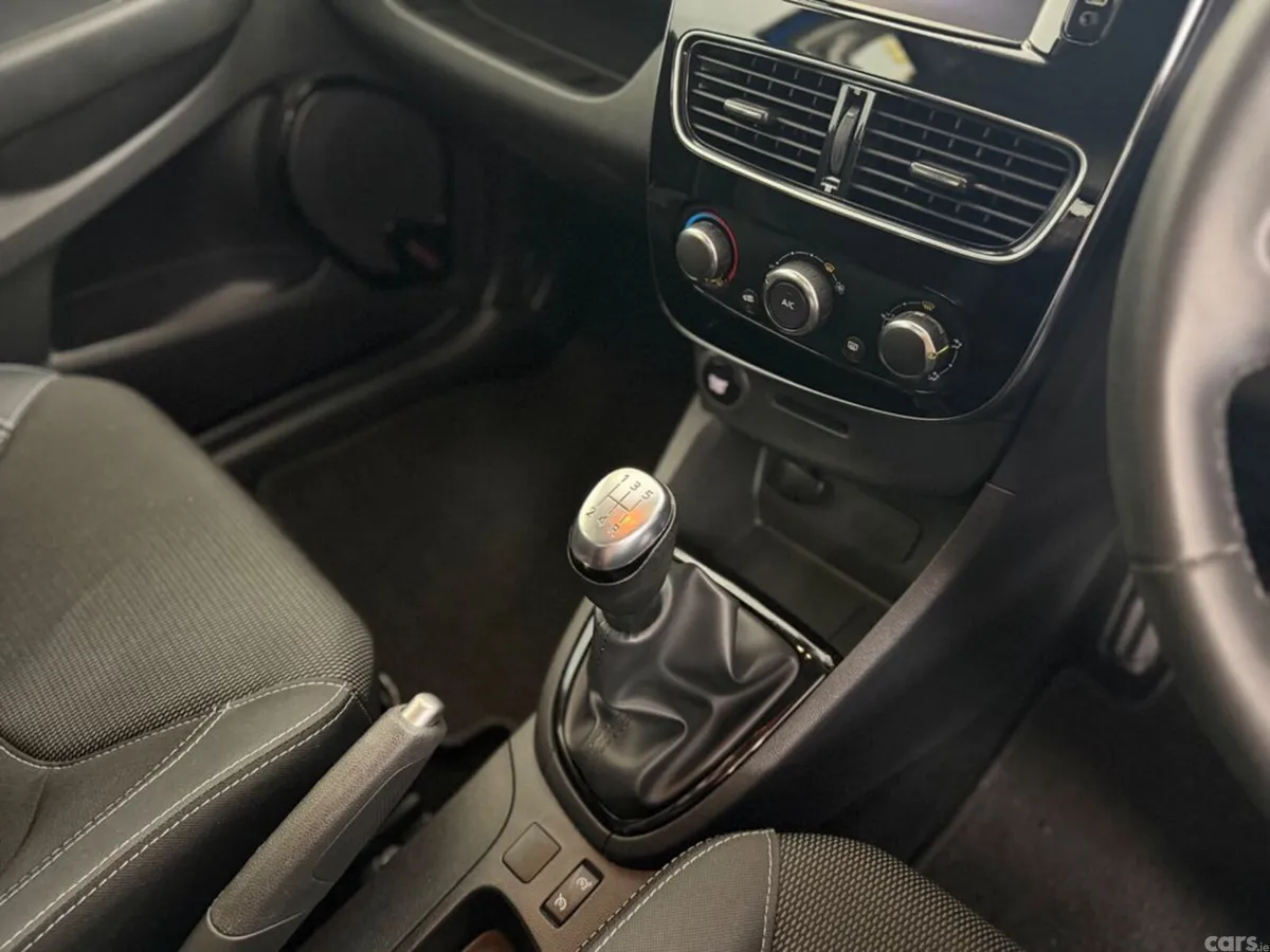 Renault Clio Hatchback, Petrol, 2018, Blue