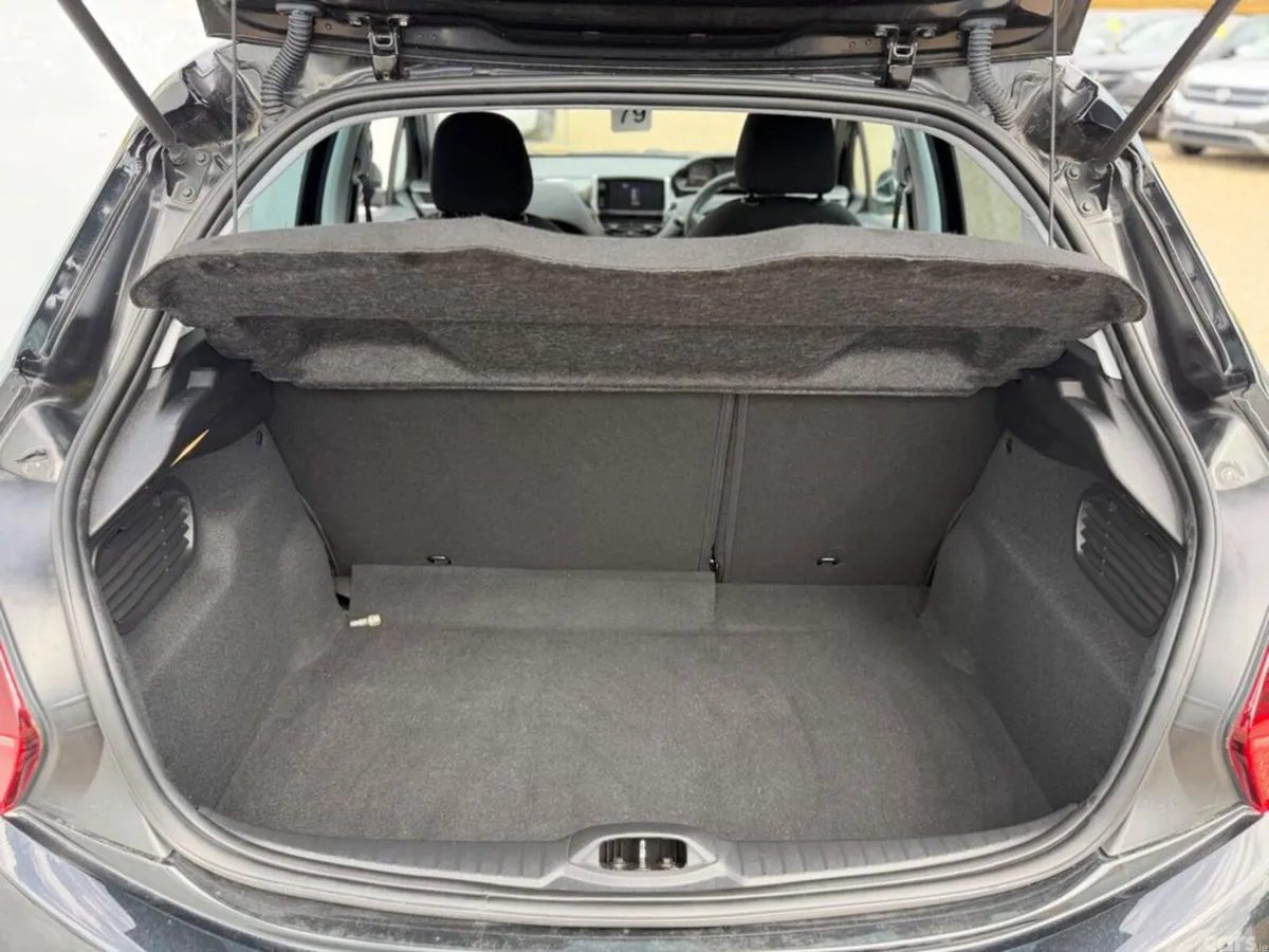 Peugeot 208 Hatchback, Petrol, 2017, Black