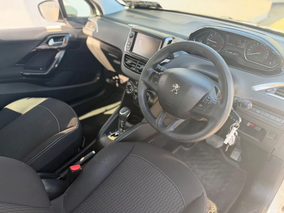 Peugeot 208 Hatchback, Petrol, 2019, White