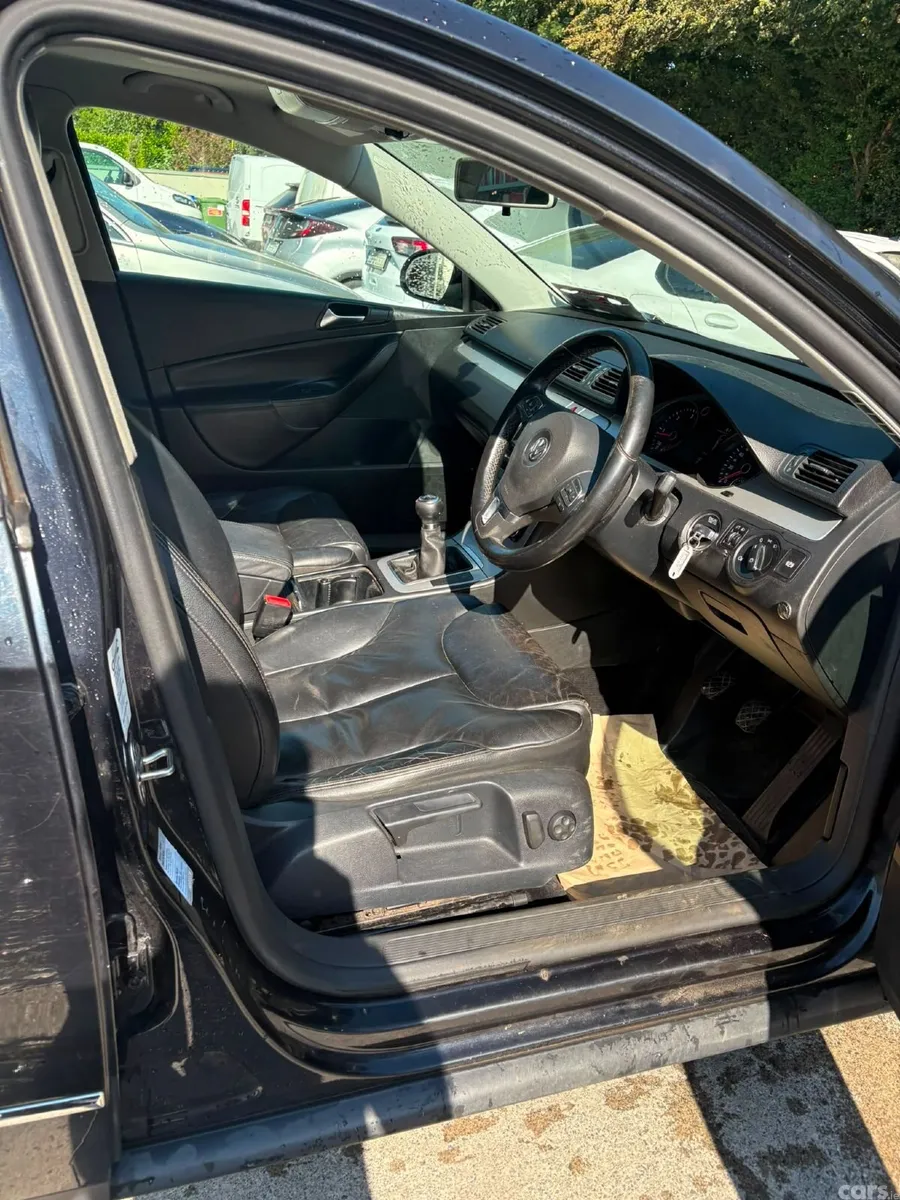 Volkswagen Passat Saloon, Diesel, 2010, Black
