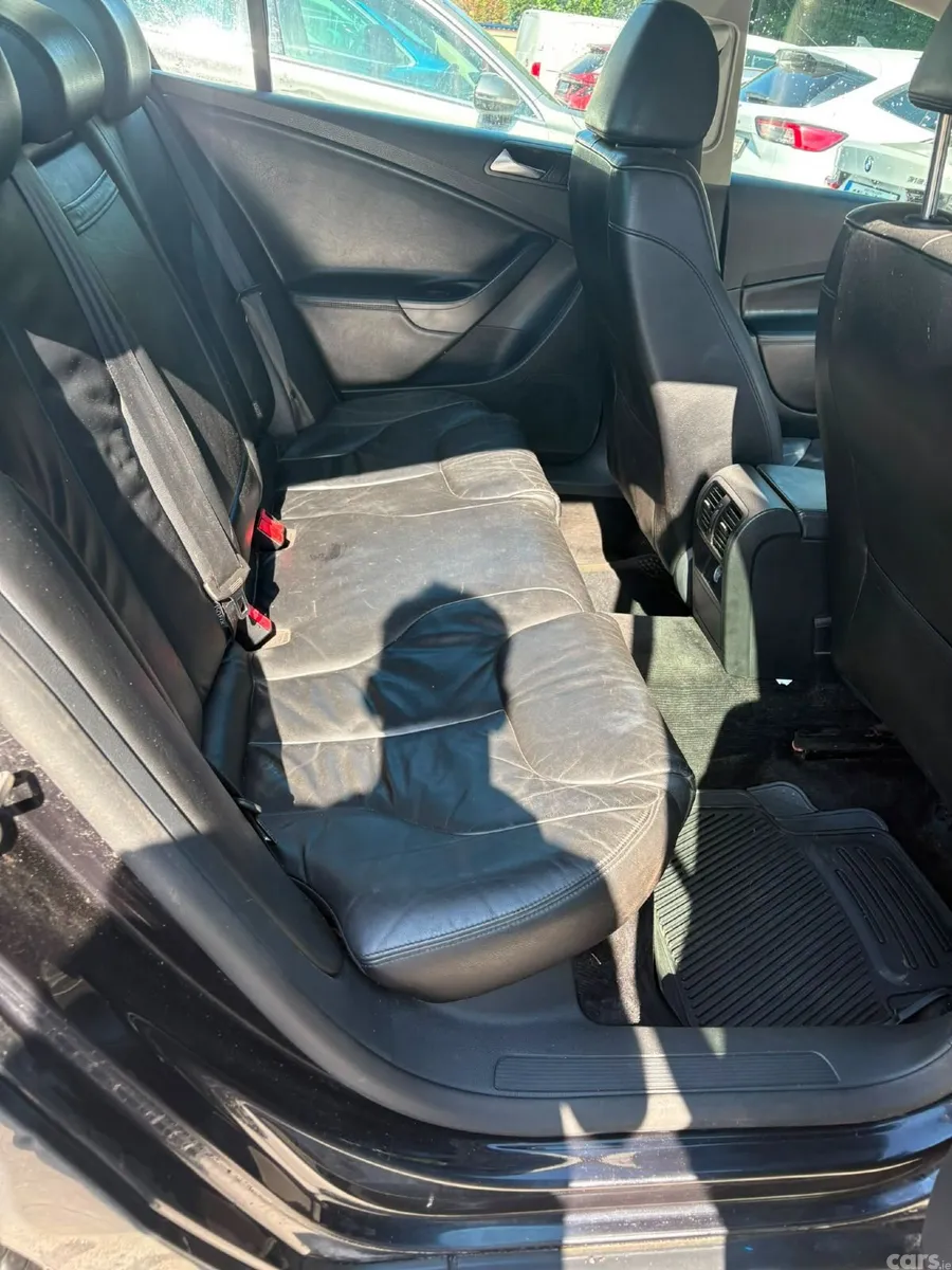Volkswagen Passat Saloon, Diesel, 2010, Black