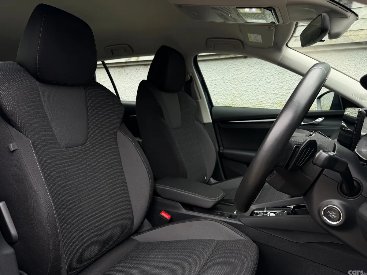Skoda Octavia Estate, Petrol Hybrid, 2022, Blue