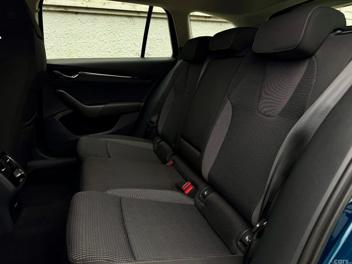 Skoda Octavia Estate, Petrol Hybrid, 2022, Blue