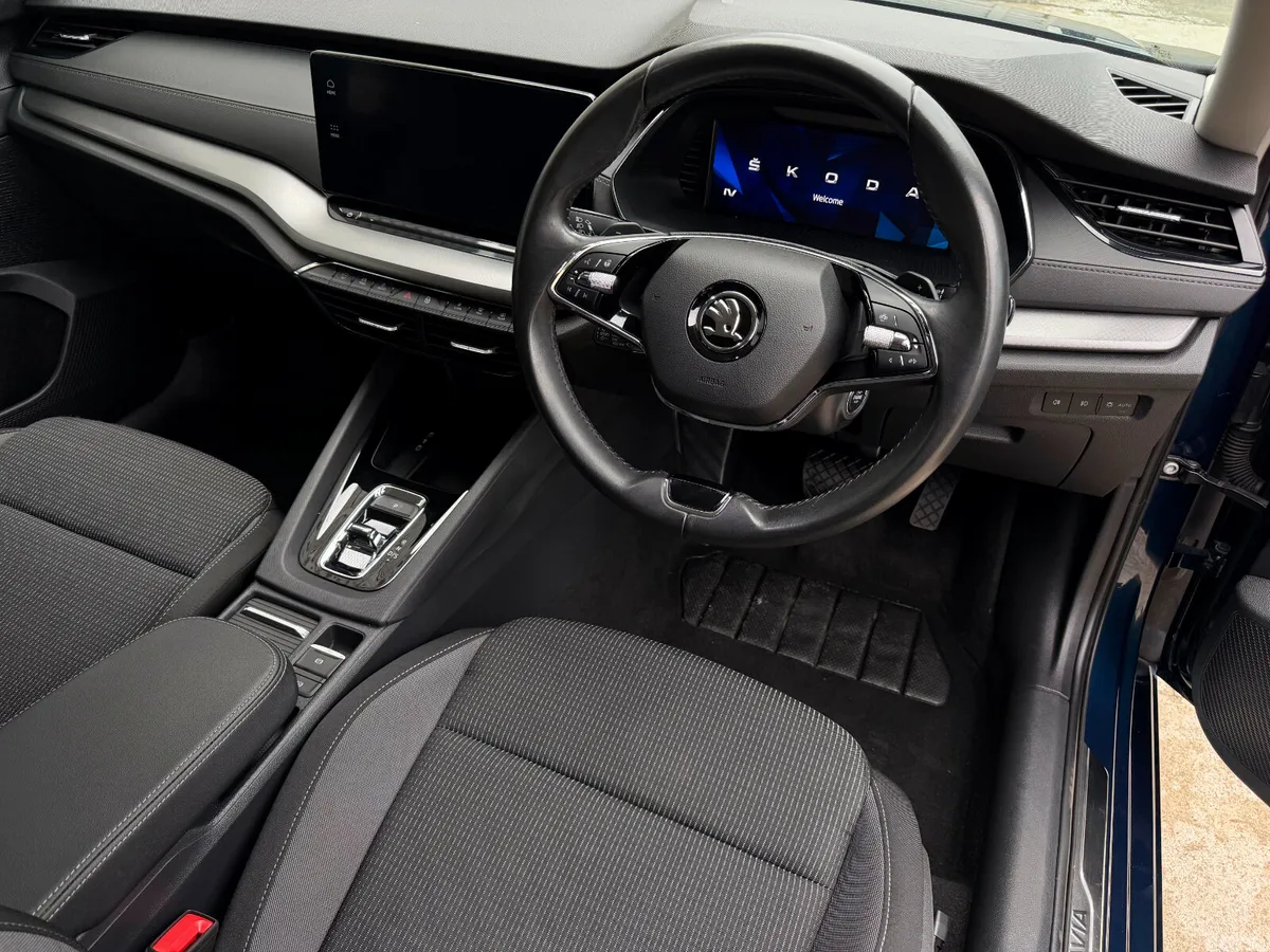 Skoda Octavia Estate, Petrol Hybrid, 2022, Blue