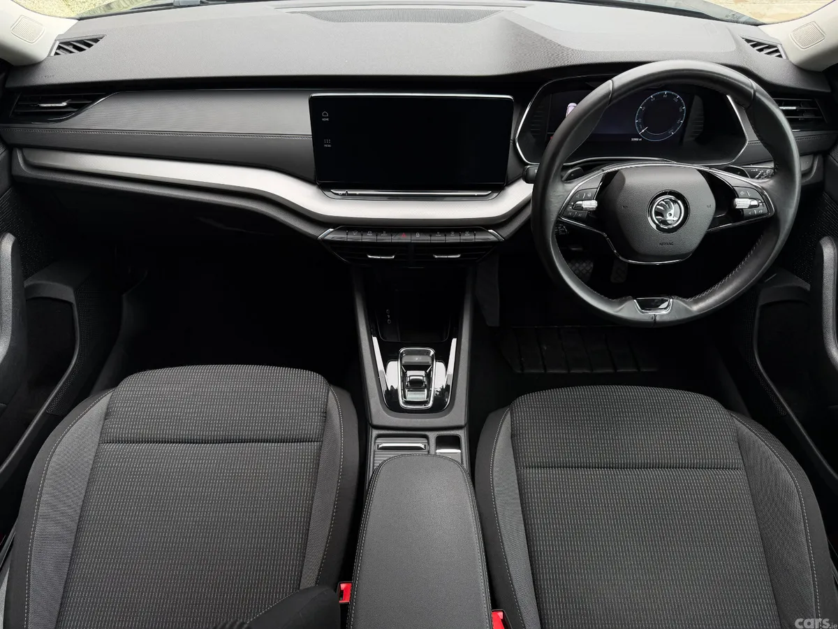 Skoda Octavia Estate, Petrol Hybrid, 2022, Blue