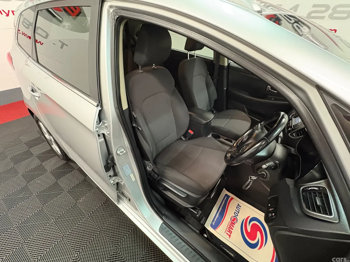 Kia Carens MPV, Diesel, 2015, Silver