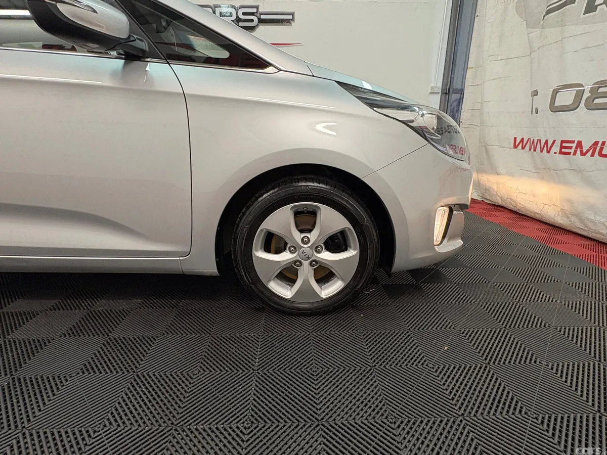 Kia Carens MPV, Diesel, 2015, Silver