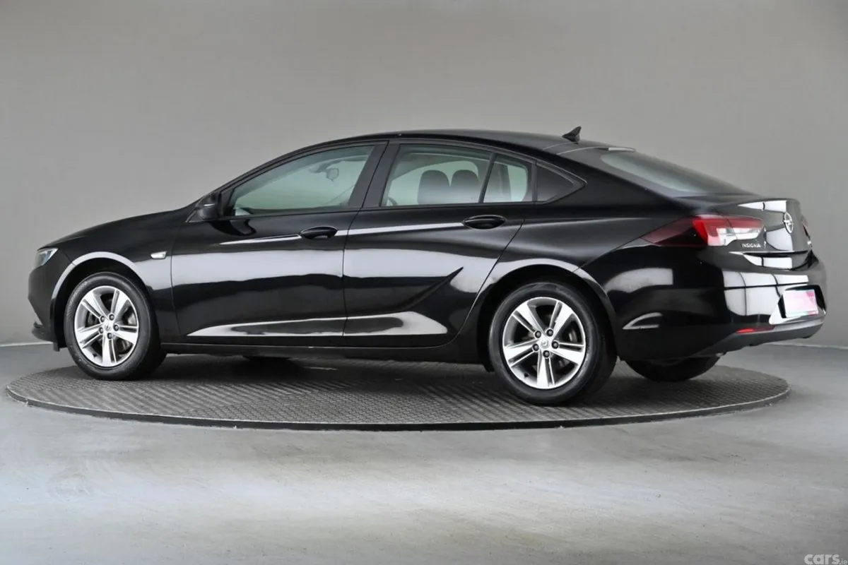 Opel Insignia Hatchback, Diesel, 2018, Black