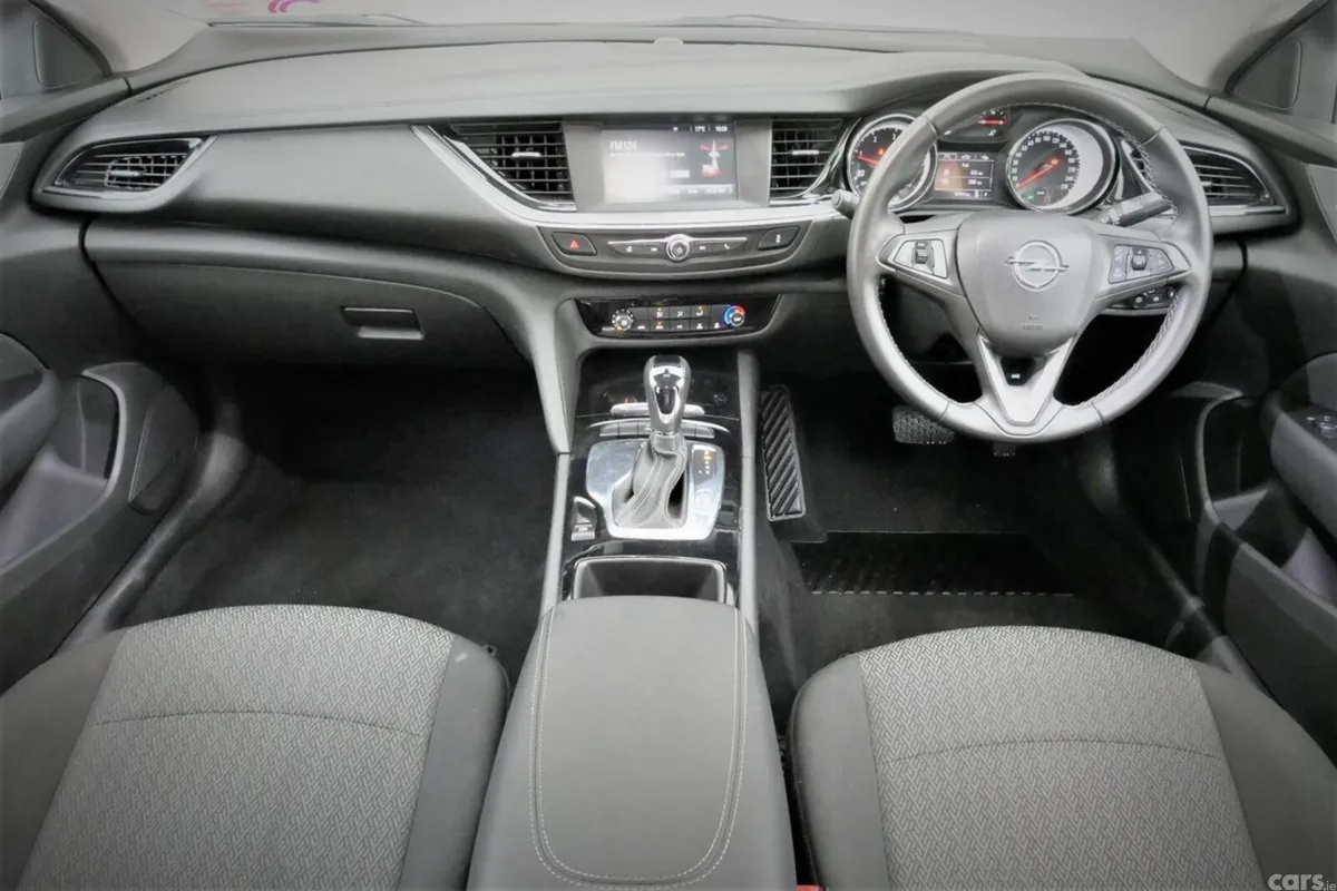Opel Insignia Hatchback, Diesel, 2018, Black