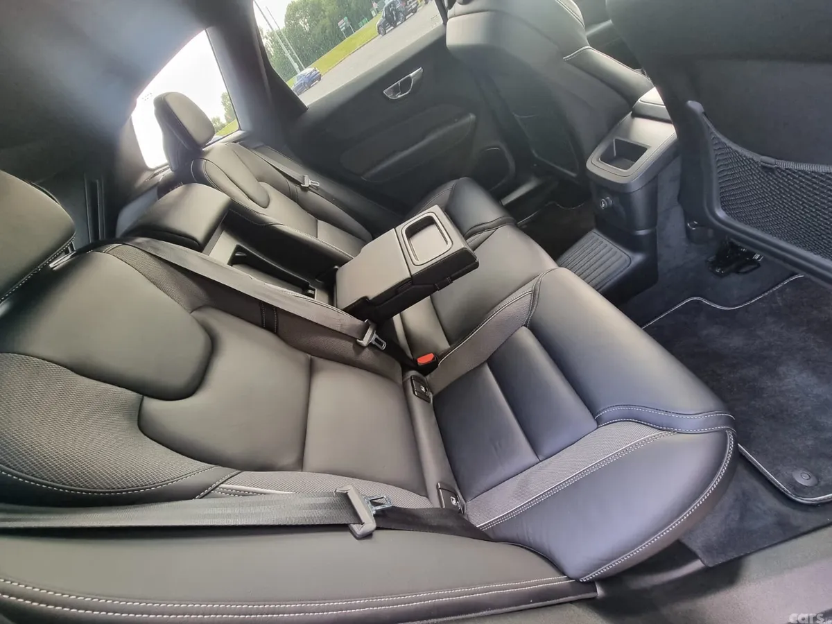 Volvo XC60 SUV, Petrol Plug-in Hybrid, 2020, Black
