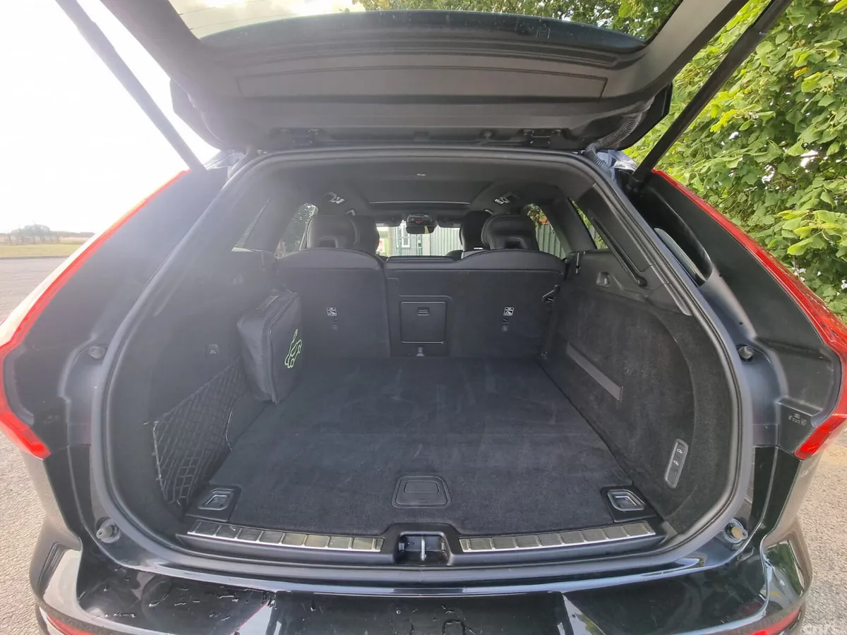 Volvo XC60 SUV, Petrol Plug-in Hybrid, 2020, Black