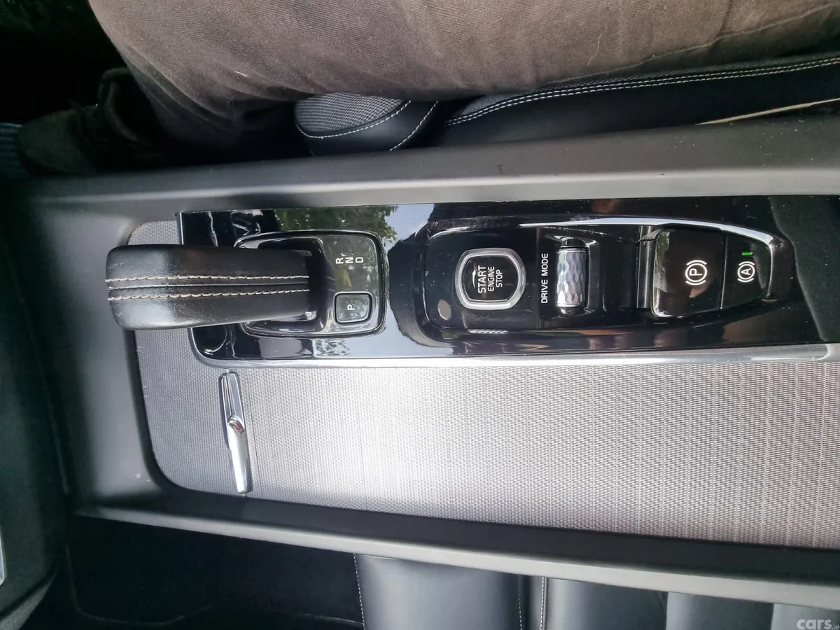 Volvo XC60 SUV, Petrol Plug-in Hybrid, 2020, Black