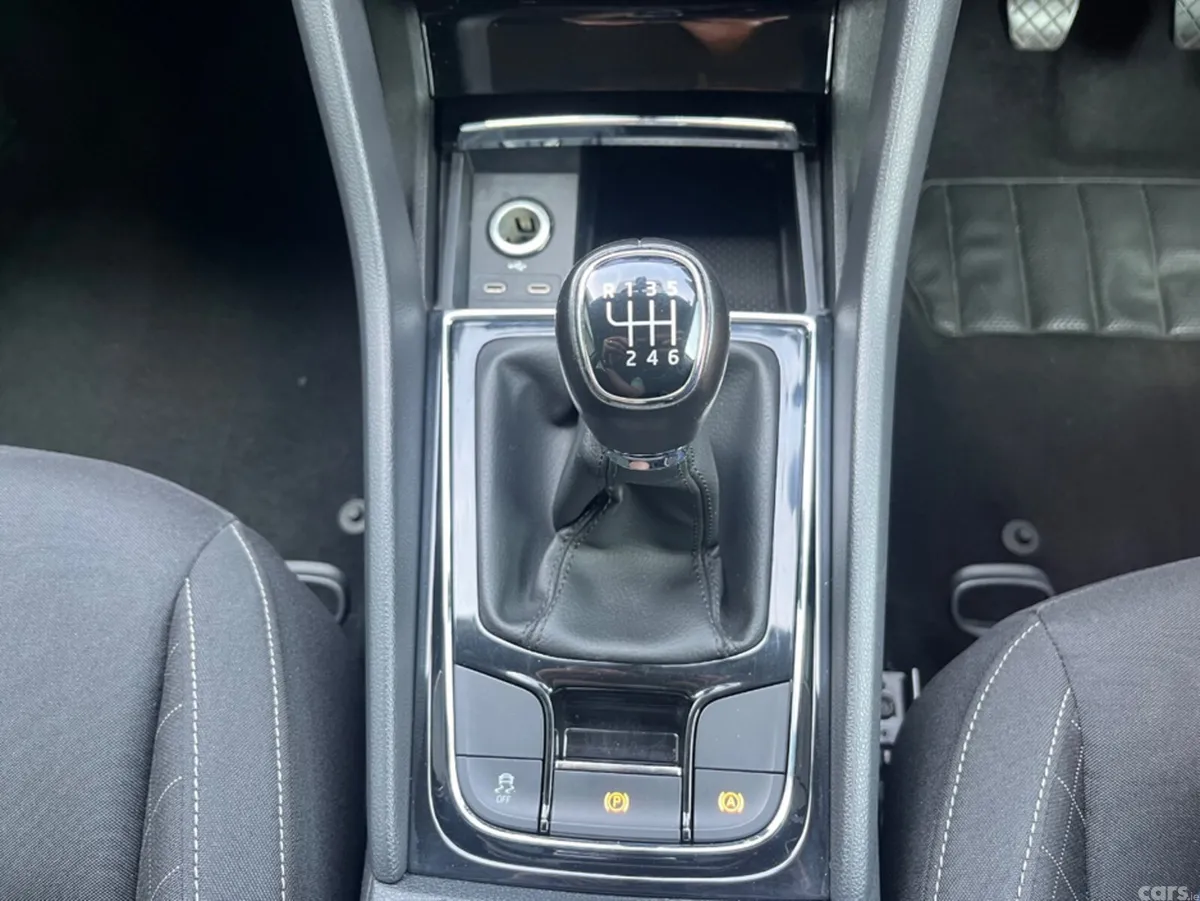 Skoda Karoq SUV, Petrol, 2021, Grey