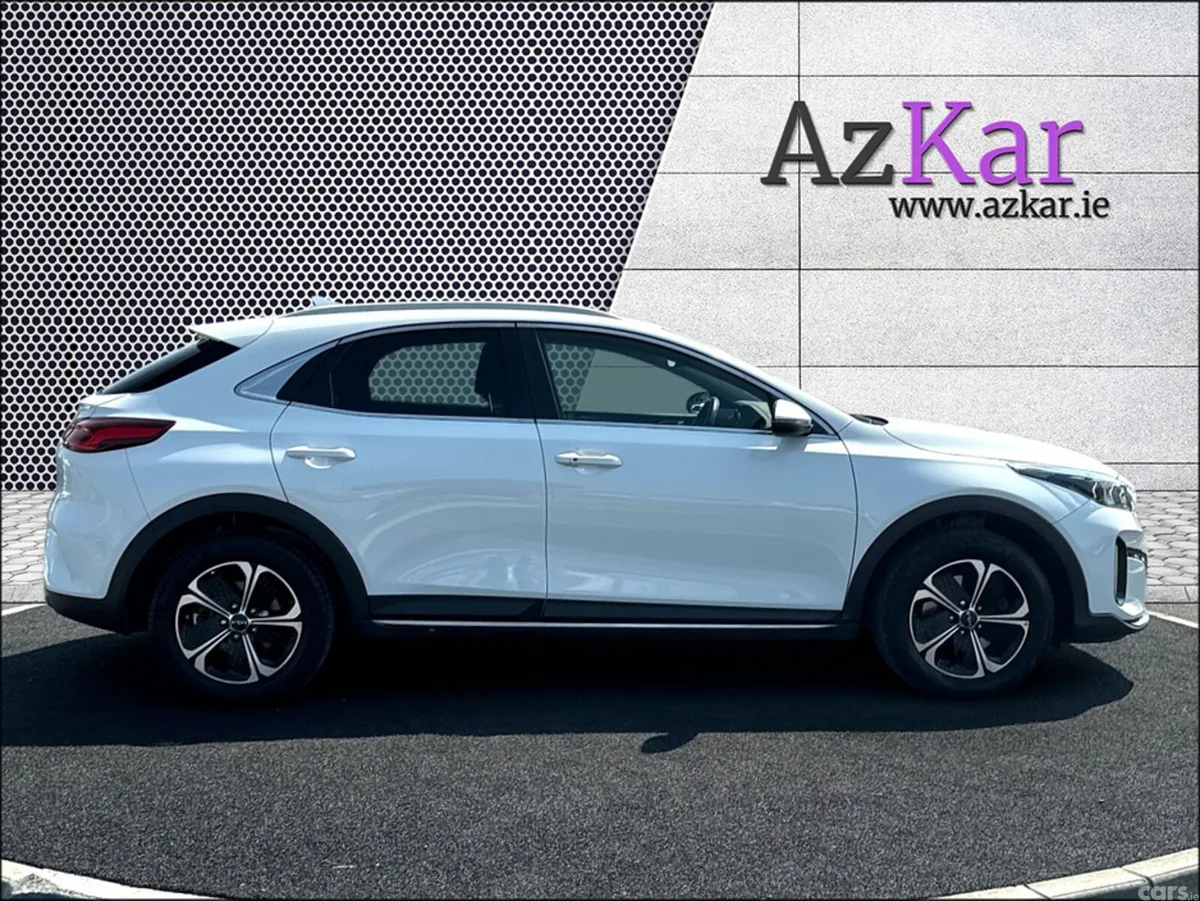 Kia XCeed Hatchback, Petrol Plug-in Hybrid, 2023, White