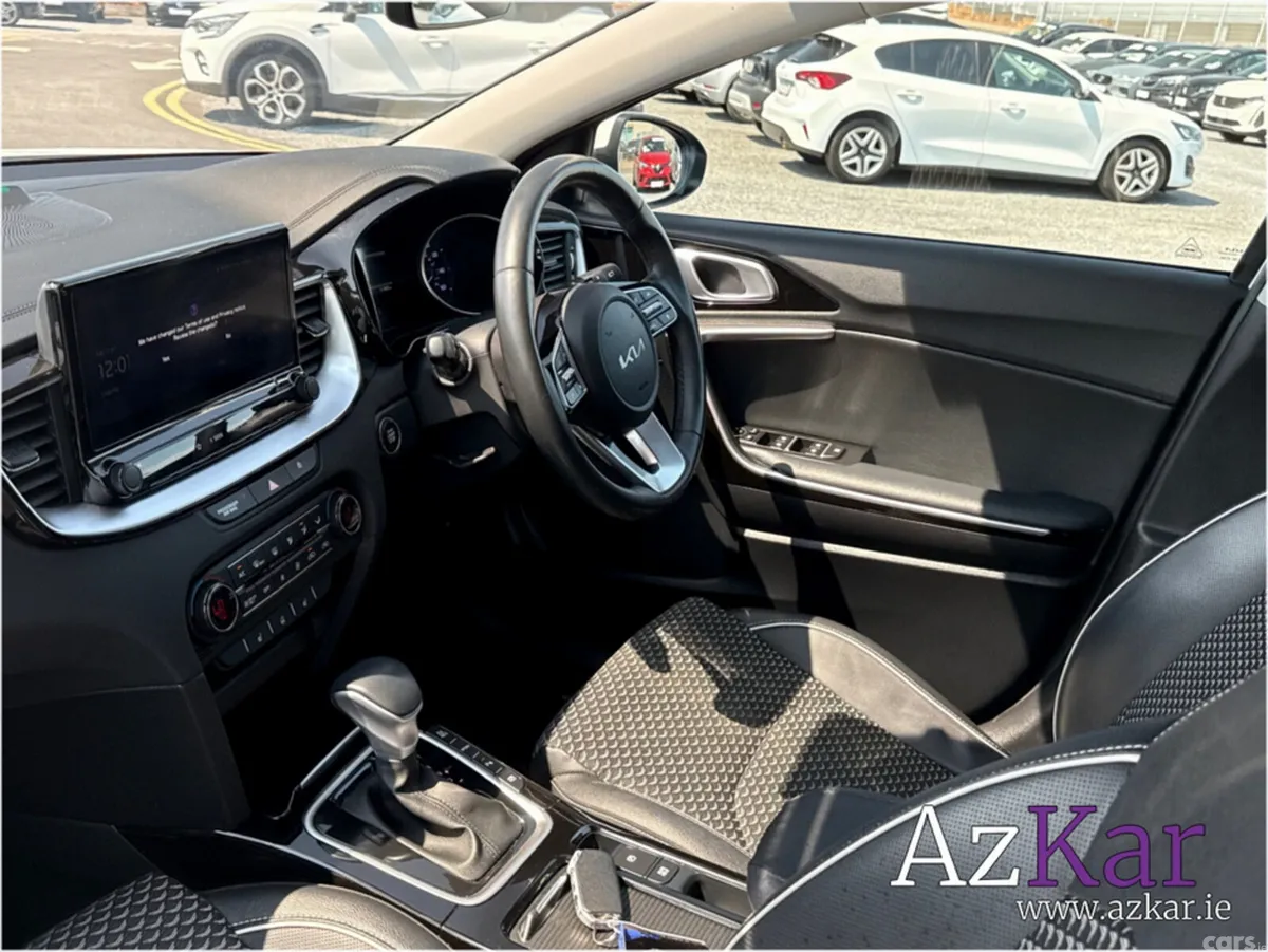 Kia XCeed Hatchback, Petrol Plug-in Hybrid, 2023, White
