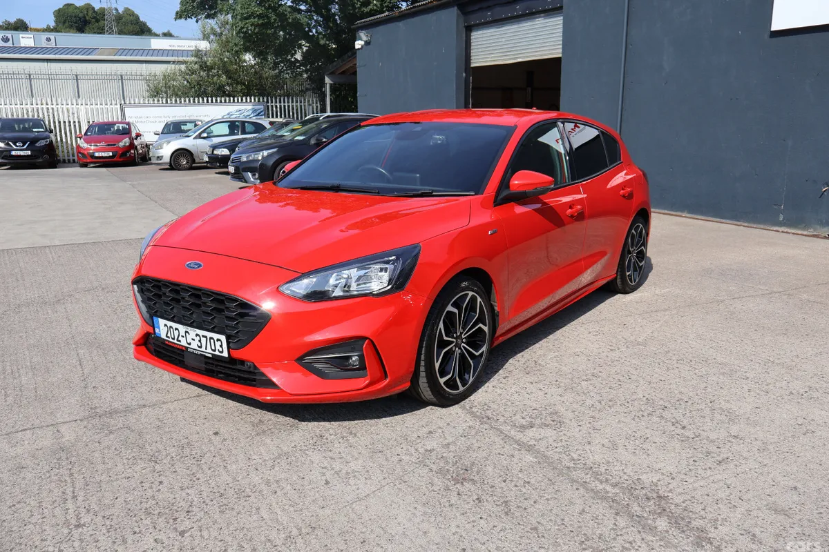 Ford Focus Hatchback, Petrol, 2020, Red