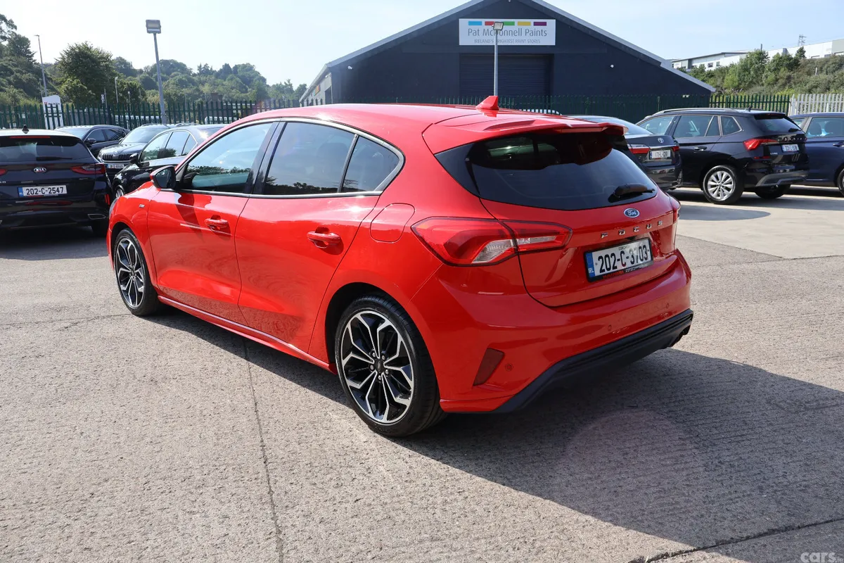 Ford Focus Hatchback, Petrol, 2020, Red