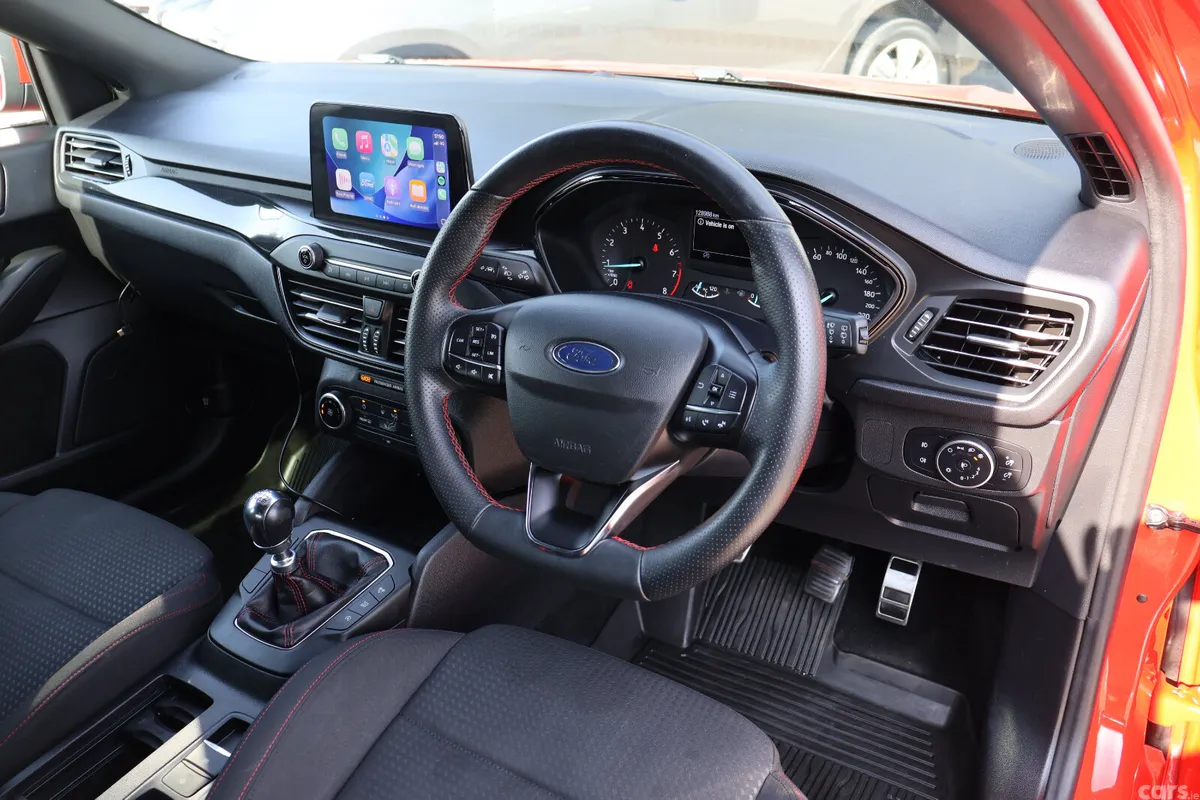 Ford Focus Hatchback, Petrol, 2020, Red