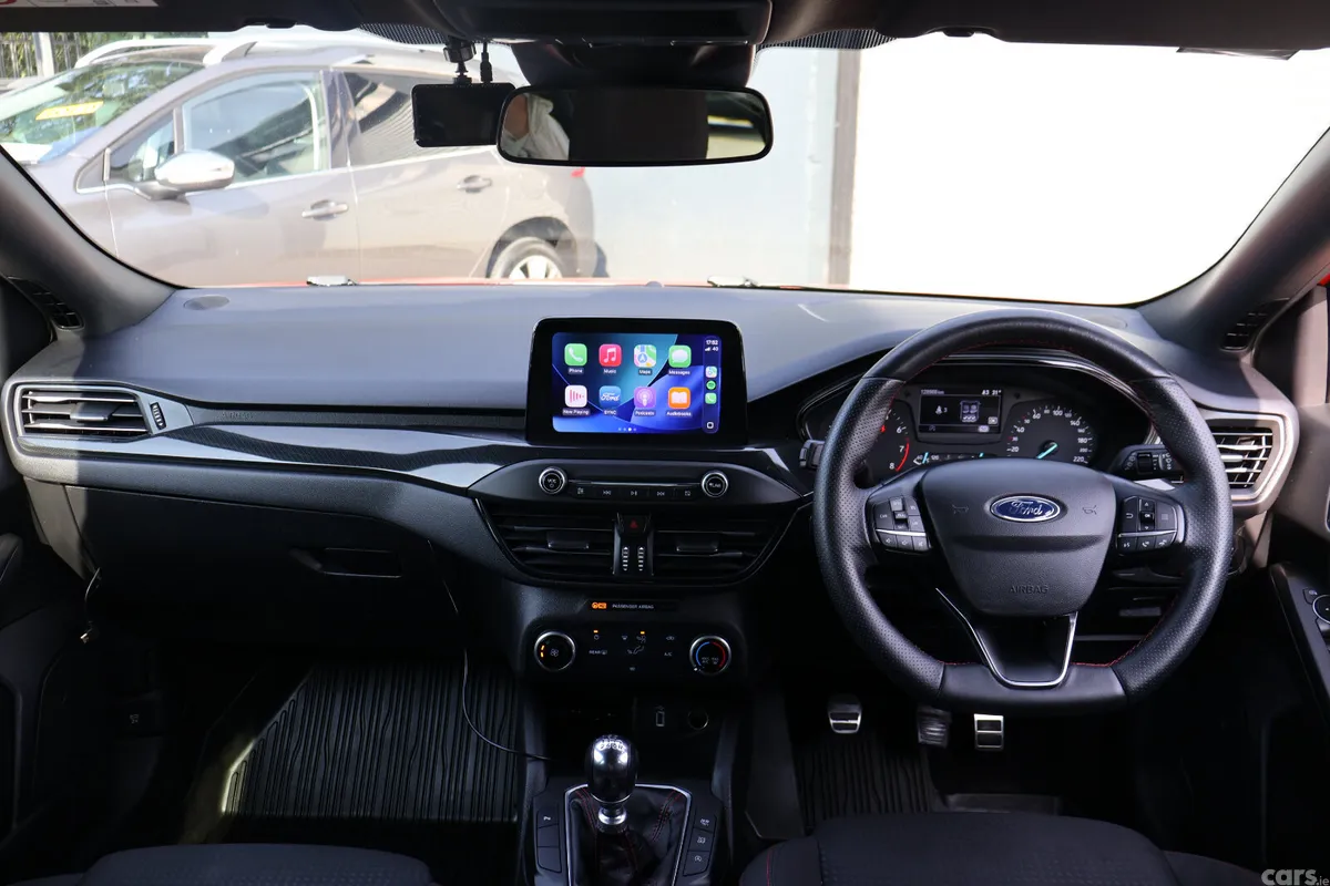 Ford Focus Hatchback, Petrol, 2020, Red