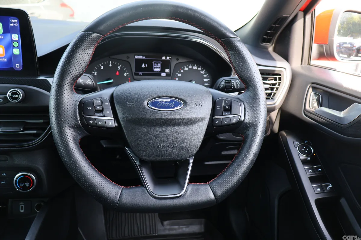 Ford Focus Hatchback, Petrol, 2020, Red