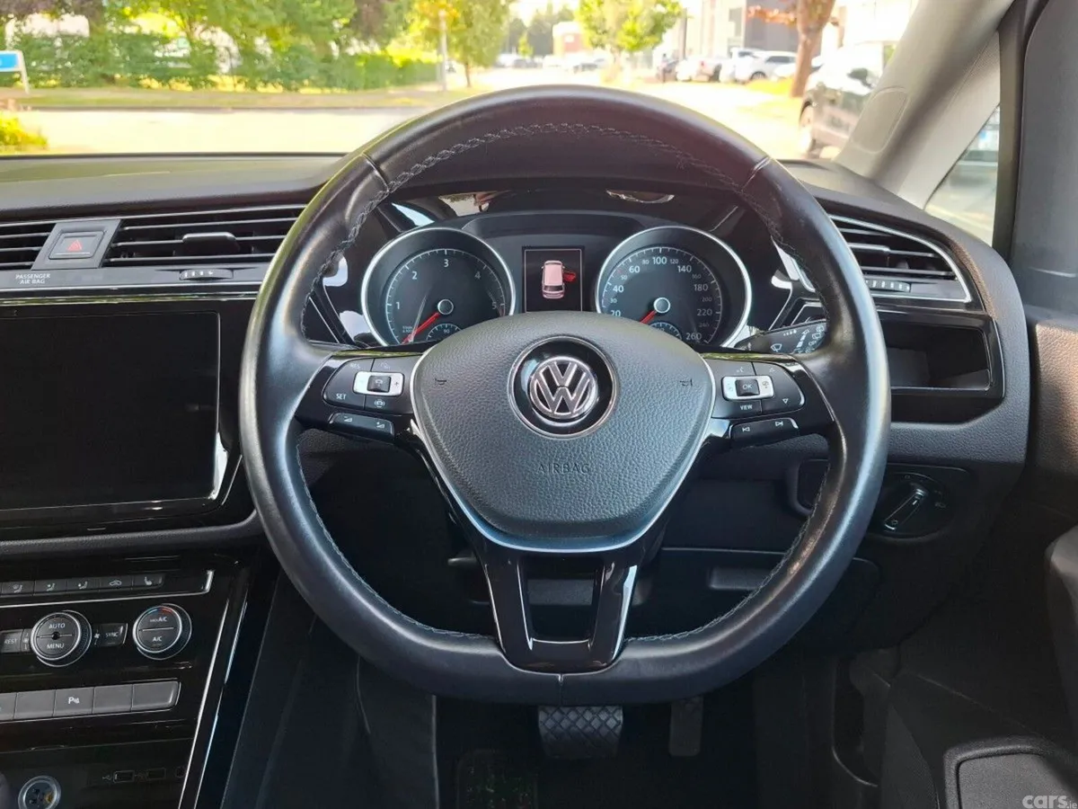 Volkswagen Touran MPV, Diesel, 2019, Blue