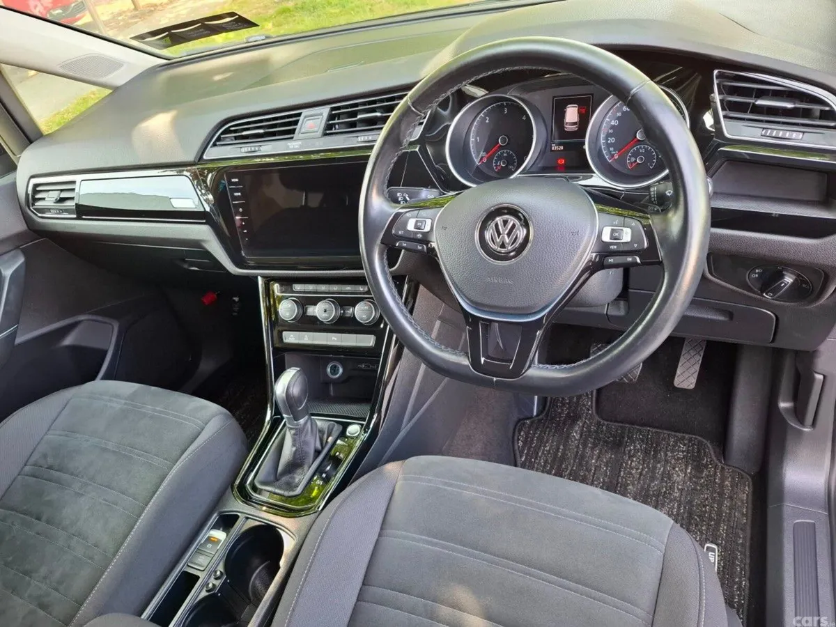 Volkswagen Touran MPV, Diesel, 2019, Blue
