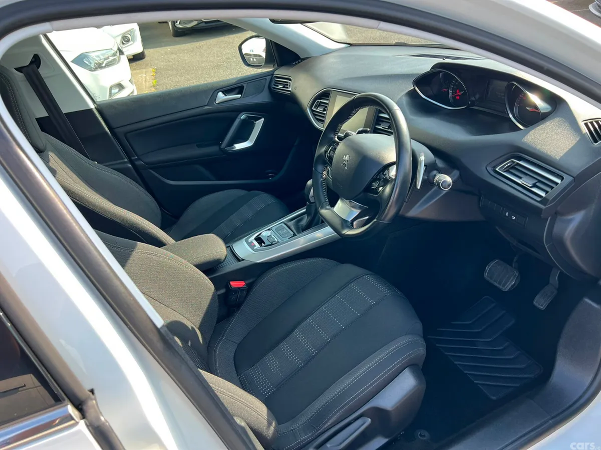 Peugeot 308 Estate, Petrol, 2016, White