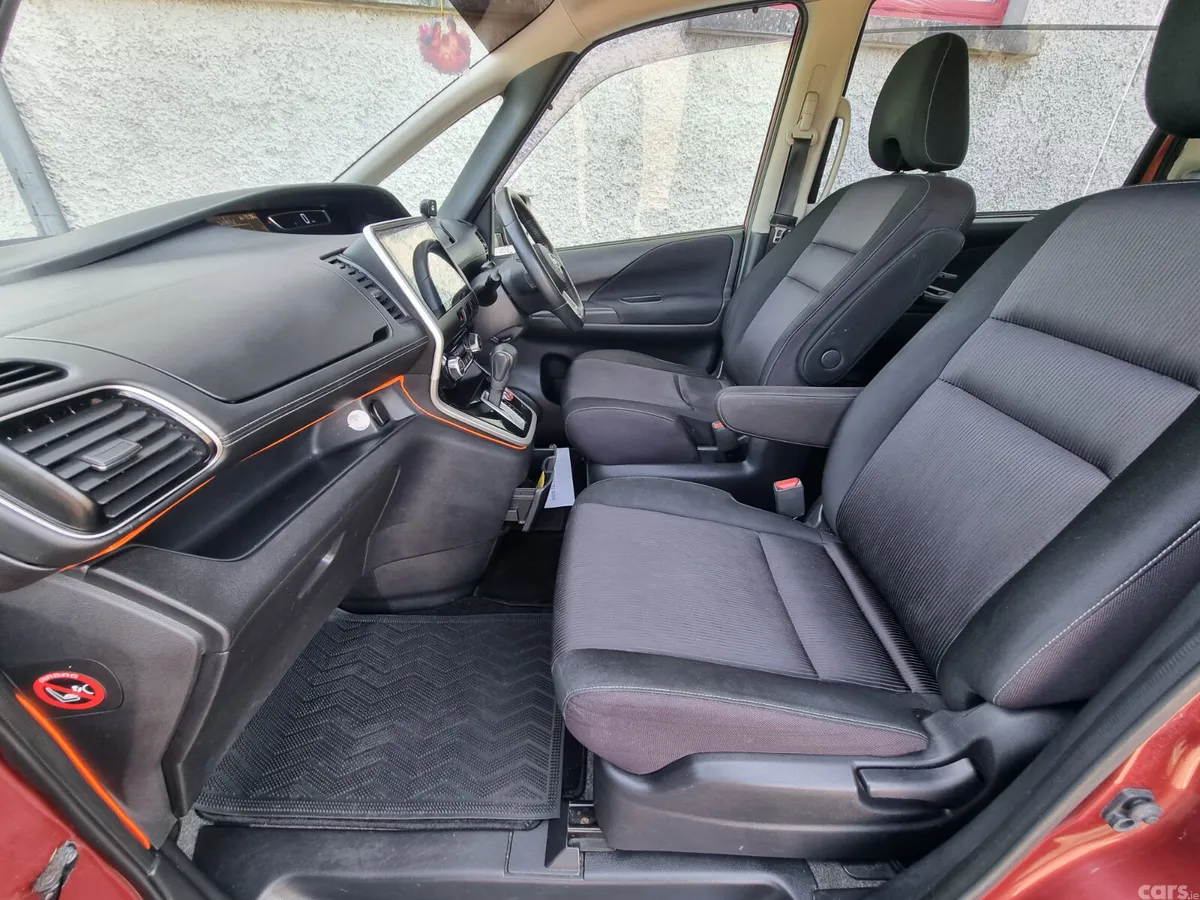 Nissan Serena MPV, Petrol Hybrid, 2017, Red