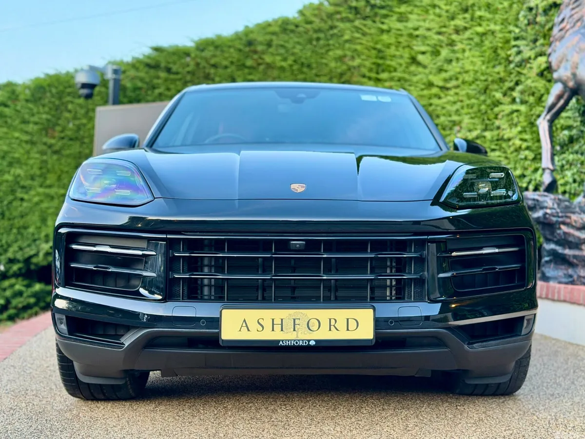 Porsche Cayenne SUV, Petrol Plug-in Hybrid, 2024, Black