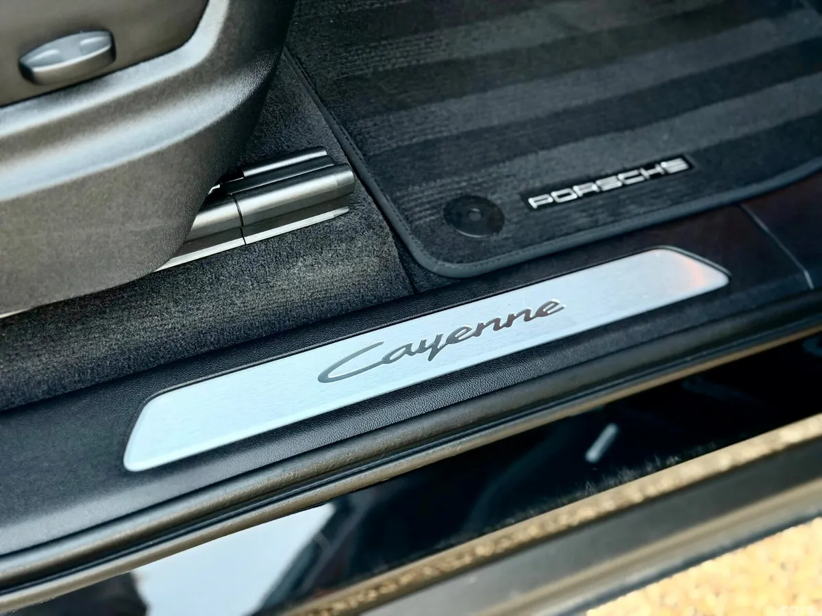 Porsche Cayenne SUV, Petrol Plug-in Hybrid, 2024, Black