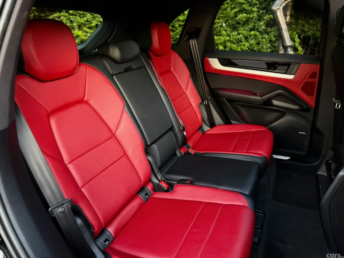 Porsche Cayenne SUV, Petrol Plug-in Hybrid, 2024, Black