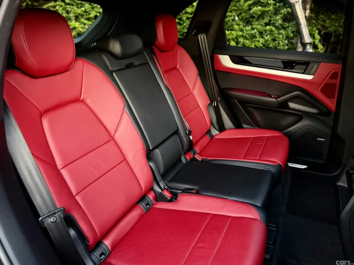 Porsche Cayenne SUV, Petrol Plug-in Hybrid, 2024, Black