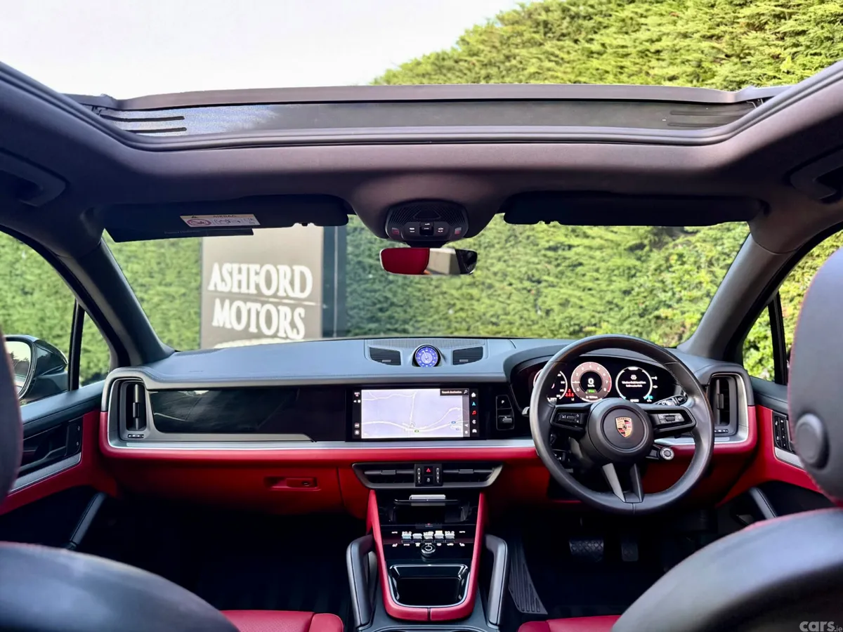 Porsche Cayenne SUV, Petrol Plug-in Hybrid, 2024, Black