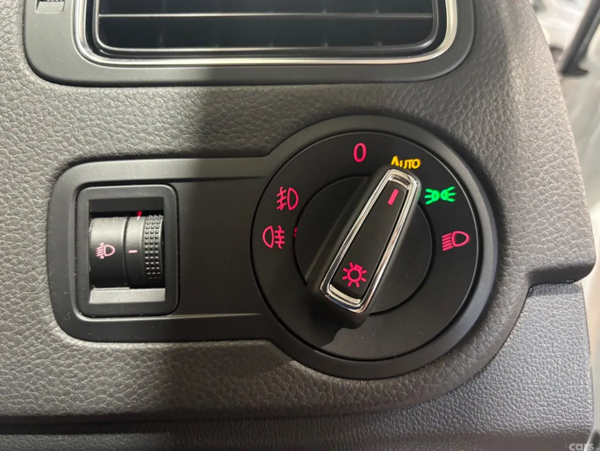 Volkswagen Polo Hatchback, Petrol, 2015, White