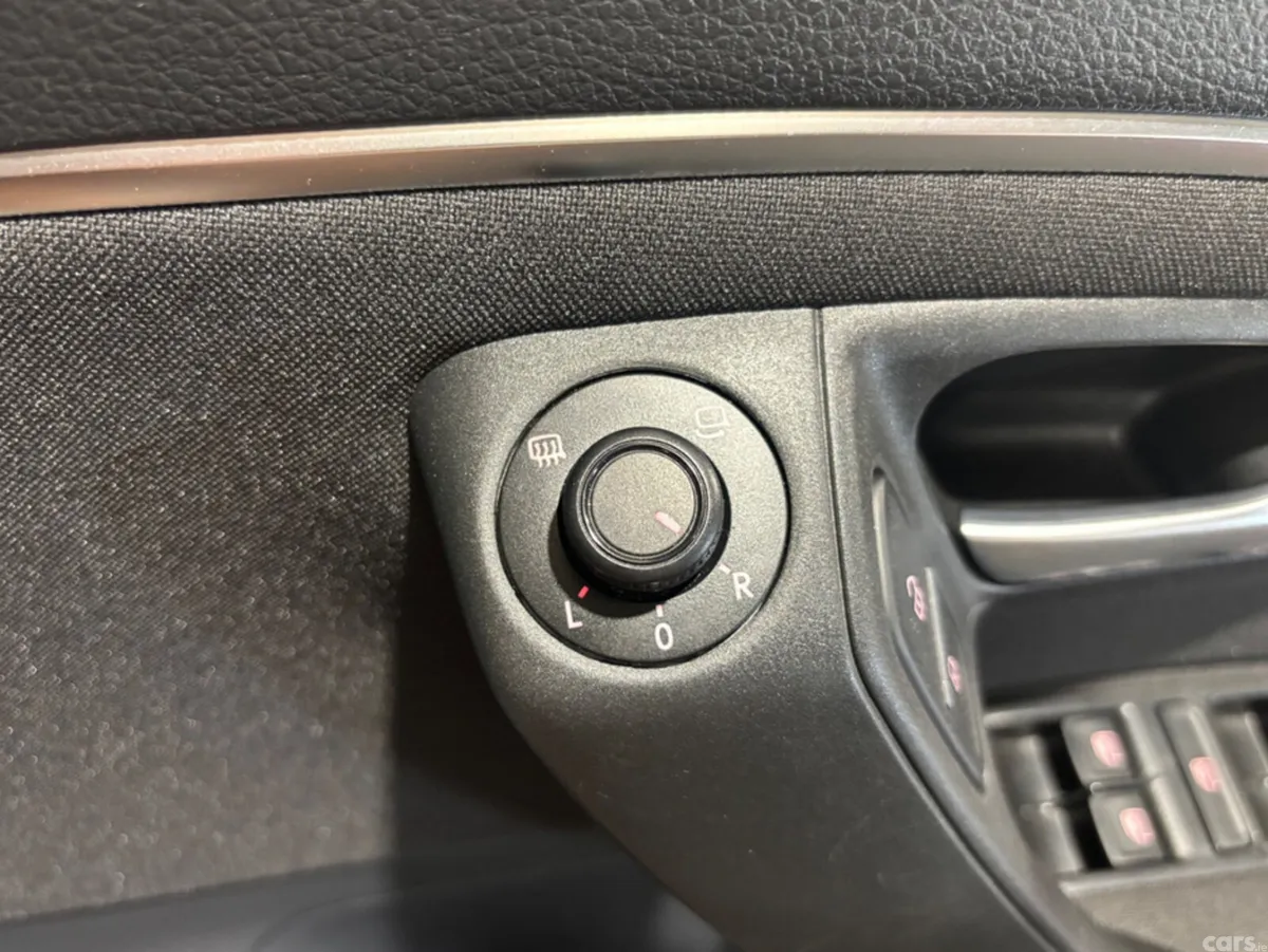 Volkswagen Polo Hatchback, Petrol, 2015, White