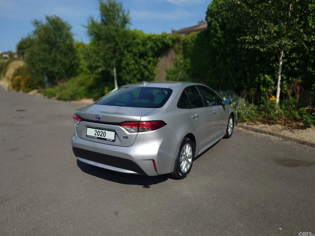 Toyota Corolla Saloon, Petrol Hybrid, 2020, Silver