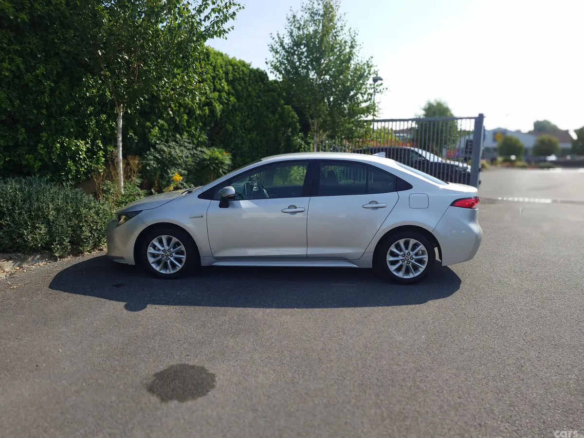 Toyota Corolla Saloon, Petrol Hybrid, 2020, Silver