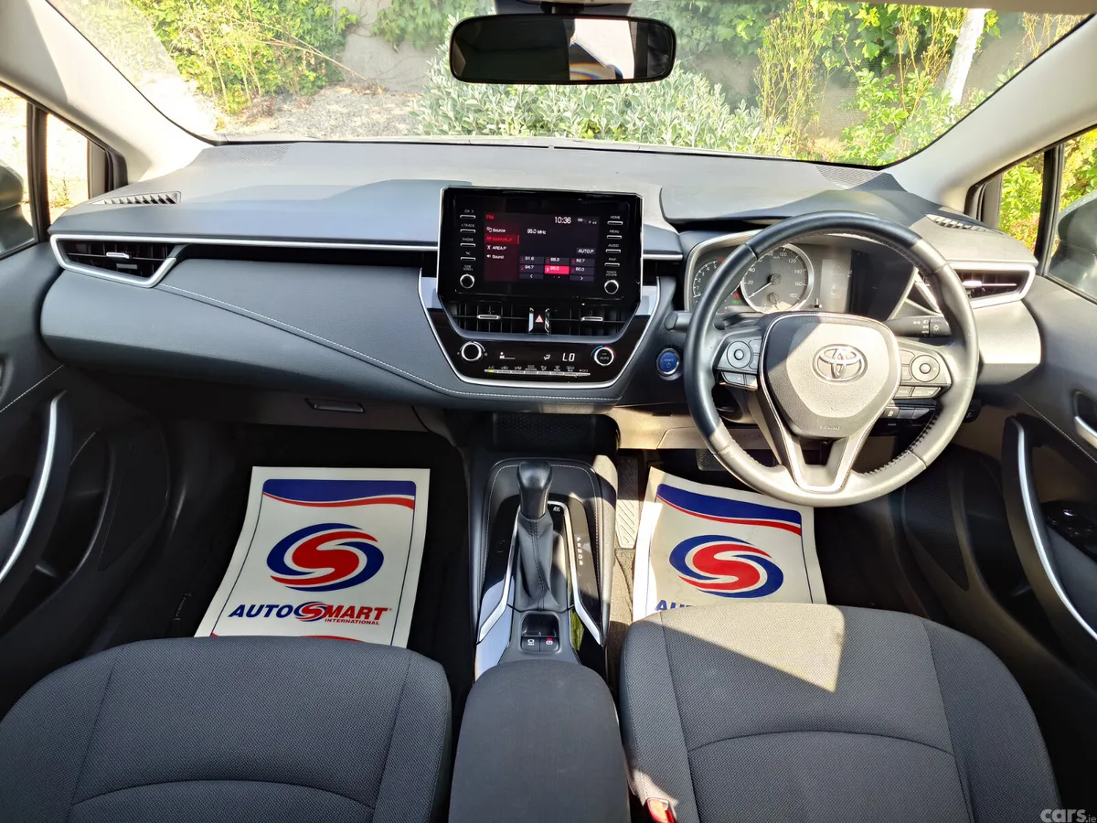 Toyota Corolla Saloon, Petrol Hybrid, 2020, Silver
