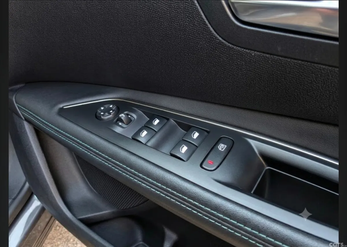 Peugeot 3008 MPV, Diesel, 2022, Grey