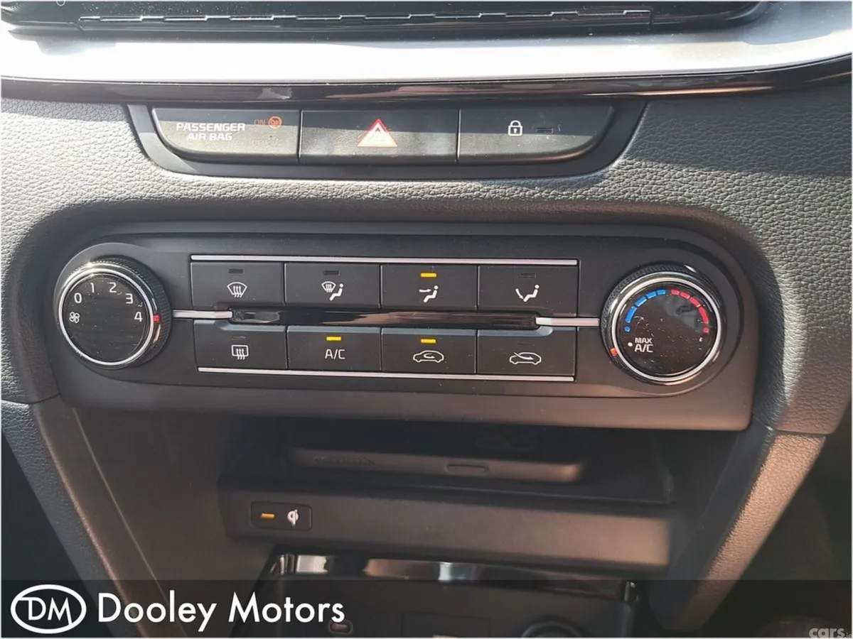 Kia Ceed Hatchback, Petrol, 2024, Black