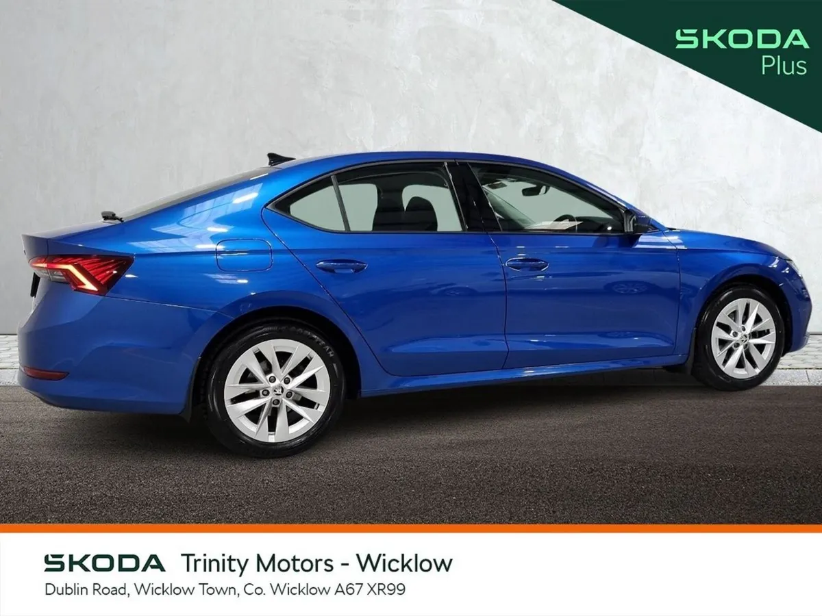 Skoda Octavia Saloon, Petrol, 2023, Blue
