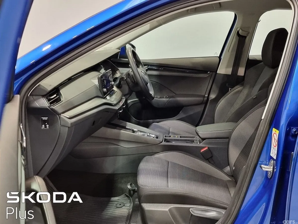 Skoda Octavia Saloon, Petrol, 2023, Blue