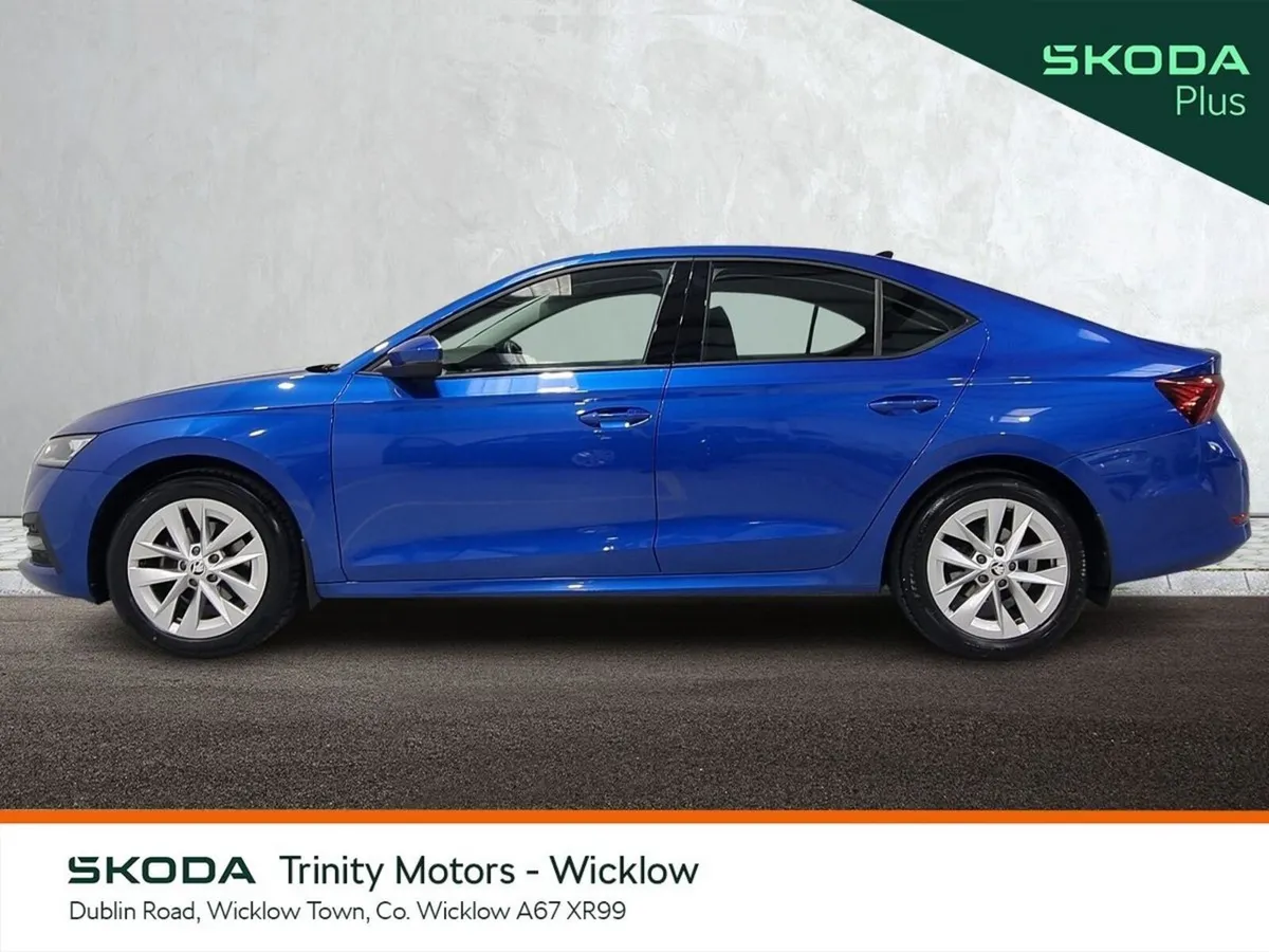 Skoda Octavia Saloon, Petrol, 2023, Blue