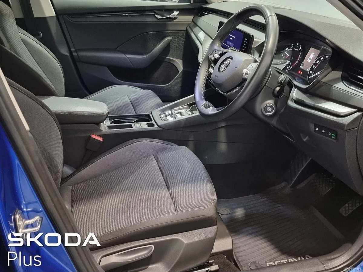 Skoda Octavia Saloon, Petrol, 2023, Blue